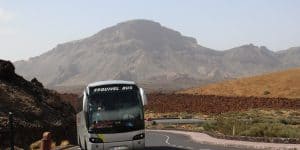 Автобус с экскурсией на вулкан