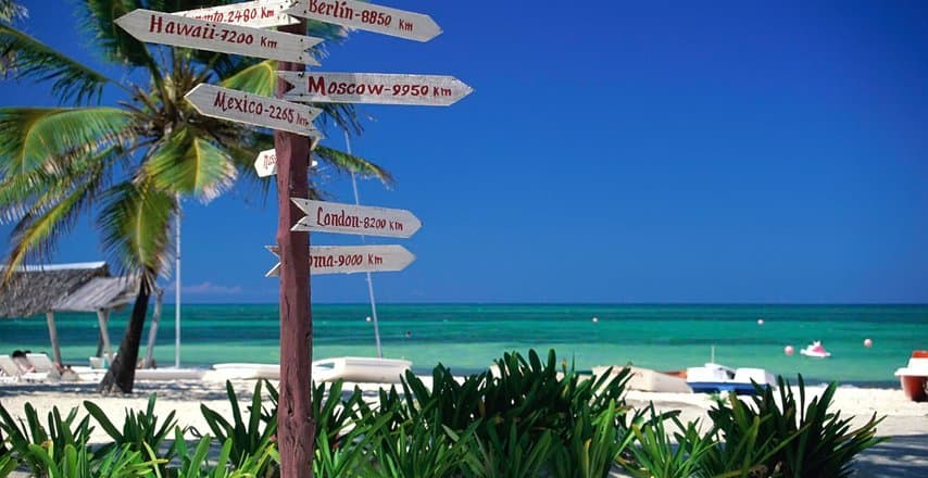 Указатели на пляже Санта Лусия на Кубе
