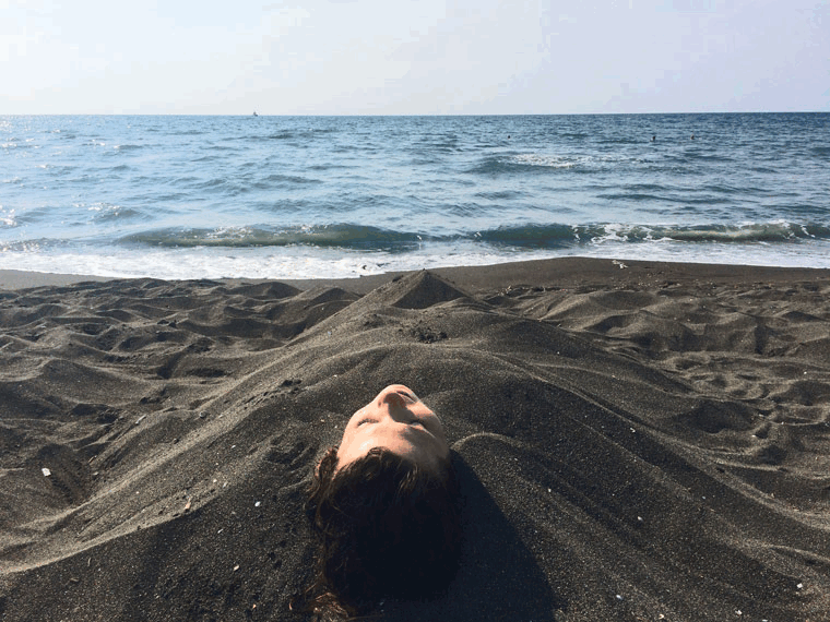 Черный песок Уреки