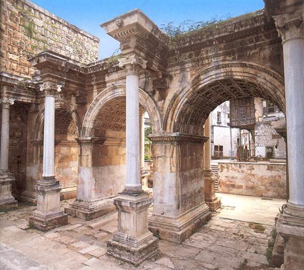 Античные ворота Адриана