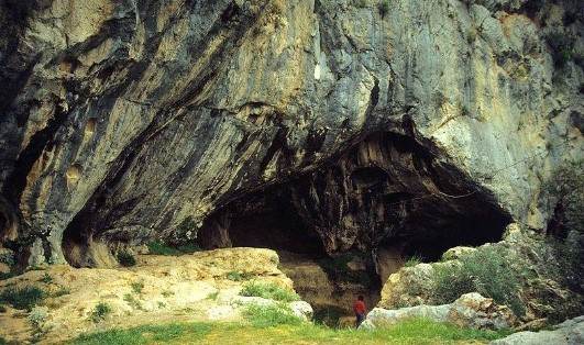 Древняя пещера Караин