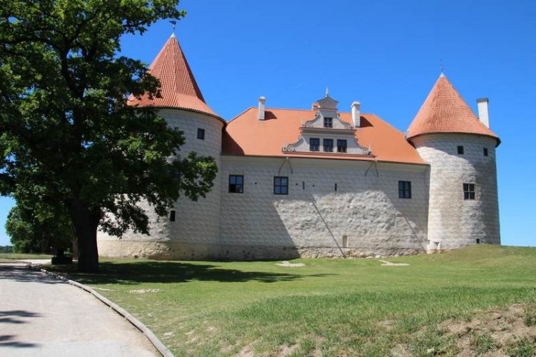 Замок Бауска