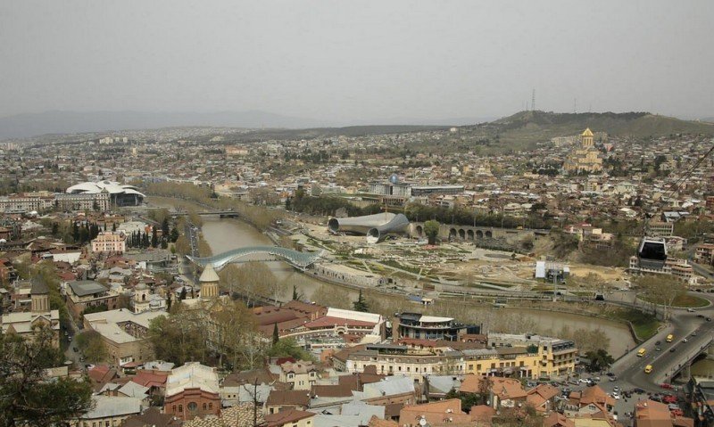 Столица Грузии в апреле