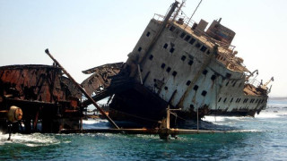 Затонувший корабль у о. Тиран