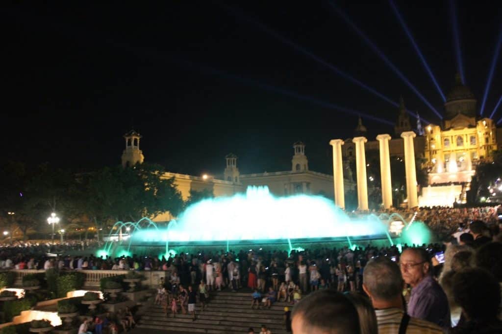 Поющий фонтан Барселоны
