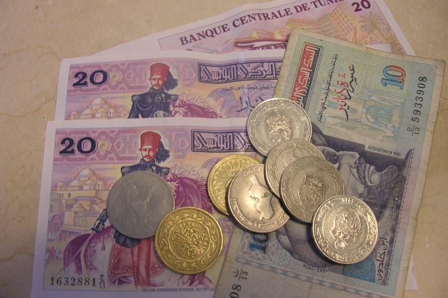 Какую валюту брать в Тунис