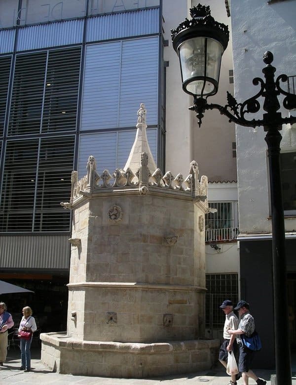 Башня средневекового фонтана