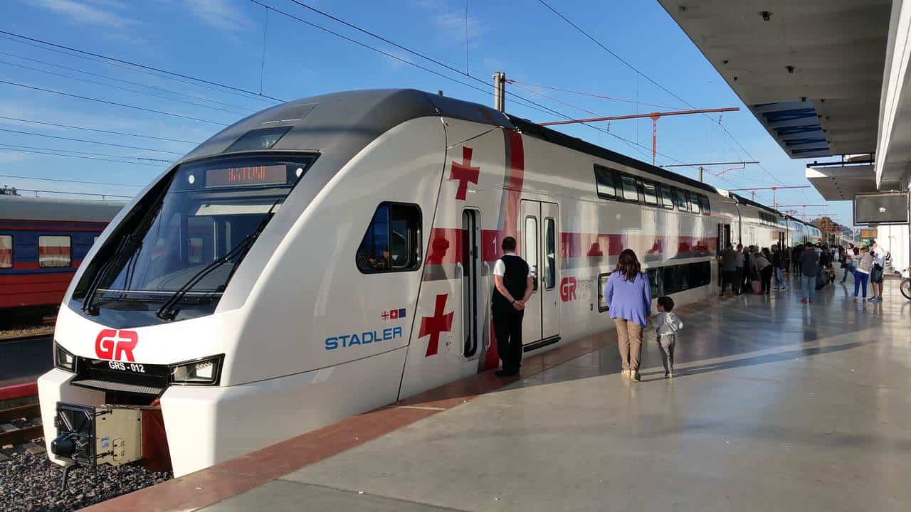 Купить билет на поезд батуми. Грузинский поезд Тбилиси Батуми. Stadler поезд Тбилиси Батуми. Поезд Штадлер Грузия. Тбилиси Батуми скоростной поезд.