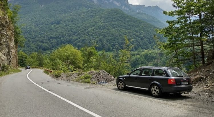 Audi Allroad в каньоне реки Тара