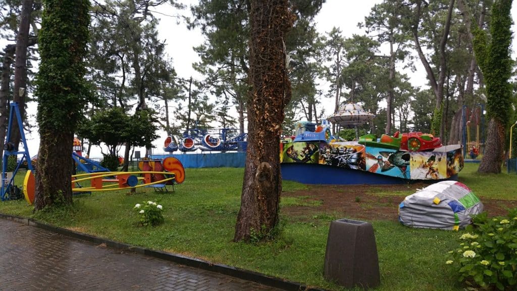 Детские площадки в парке 6 мая